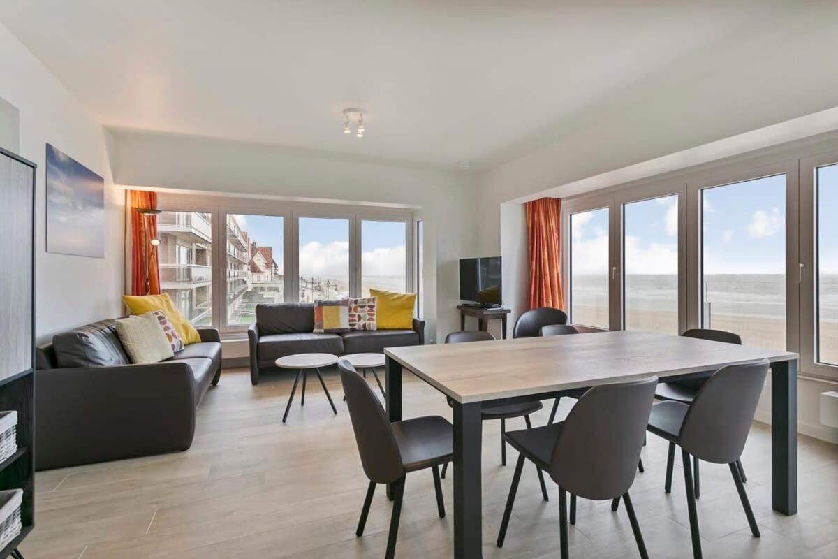 Huswell - Majestic Apartment With Breathtaking Sea View De Haan Exterior photo